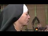 Nonne im Kloster gefickt