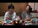 Asiatisch japanische Mutter bekommt geilen Fick von ihrem Nerd Sohn